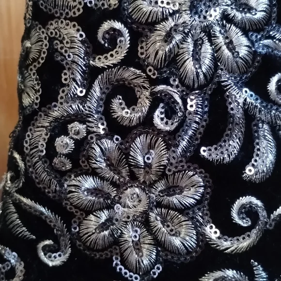 Wild Diva Embroidered and Sequin boho back Zip Heeled Bootie size 6.5 - Picture 6 of 7